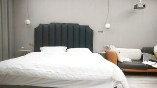 【麻花免费视频】无情的屌探花外围场白虎女神狂舔粉嫩小穴01