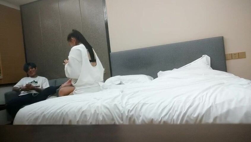 【麻花免费视频】无情的屌极品舞蹈老师兼职一字马展示01