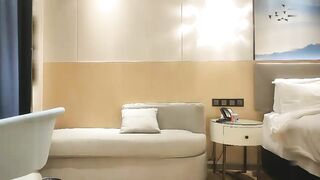 【麻花免费视频】约白色外套少妇啪啪特写口交抱着大力抽插