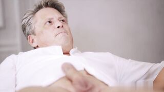 【麻花免费视频】埃菲·迪亚兹大学女生引诱老师大公鸡操我