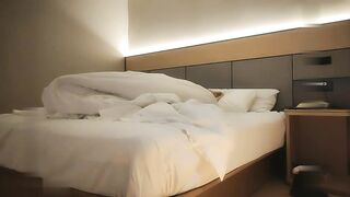 【麻花免费视频】3000网约00后软萌小仙女沙发掰穴舌吻啪啪