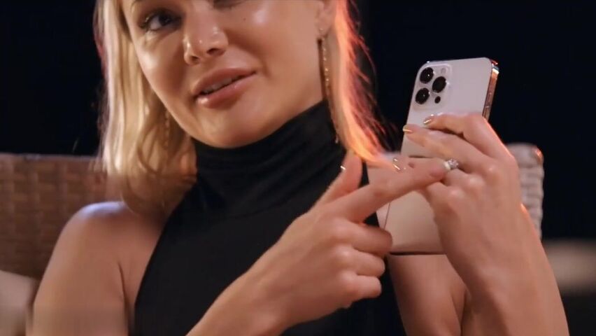 【麻花免费视频】性感的女人和英国广播公司职员在床上做爱