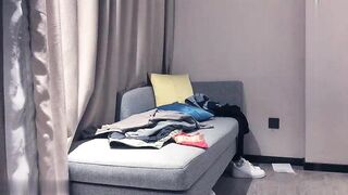 【麻花免费视频】性感黑衣妹子啪啪诱人黑丝沙发上操摸逼抽插