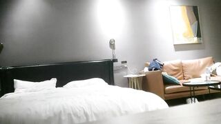 【麻花免费视频】无情的屌大圈外围女神空姐兼职粉嫩的逼逼狂插