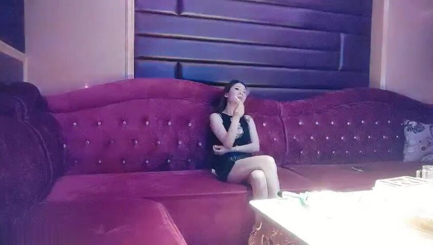 【麻花免费视频】歌厅探花陈先生公主小姐姐主动脱衣服侍爆操