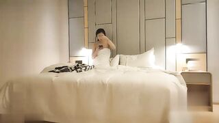 【麻花免费视频】短裙妹子舌吻摸奶调情抬腿猛操浑身颤抖