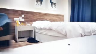 【麻花免费视频】约个白色大奶妹子啪啪口交舔弄沙发抽插骑坐