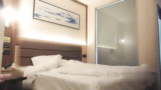 【麻花免费视频】约牛仔短裤萌妹子啪啪舌吻摸奶调情侧入后入