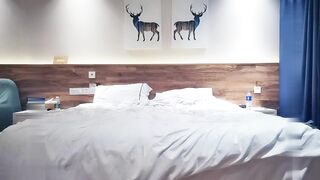 【麻花免费视频】老黄舔妹子水汪汪小穴各种角度姿势眼花缭乱