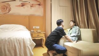 【麻花免费视频】胖子工作室04_04深夜再约珠宝女，怼着骚穴猛操，侧入骑乘，搞得骚女全身瘫软 截取视频