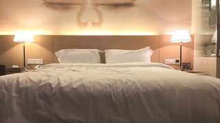 【麻花免费视频】男爵精品宝马女酒店约操上位抽插高潮