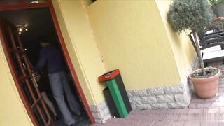 【麻花免费视频】金发女郎MILF喜欢三个人一起舔逼抽插