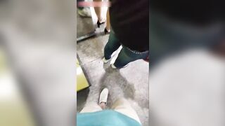 【麻花传媒视频】干了我不敢干的事，色胆包天重磅推荐【团队协作地铁公交围猎少女少妇】三人把很美的少女顶臀吓哭了 好害怕！