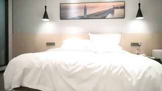 【麻花传媒视频】小宝寻花大神探花高素质外围妹蹲着口交舔屌