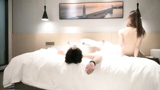 【麻花传媒视频】小宝寻花大神探花高素质外围妹蹲着口交舔屌抬腿