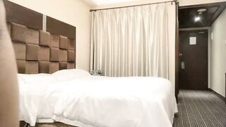 【麻花传媒视频】小宝寻花摸奶子舌吻调情翘着圆润屁股舔弄骑乘