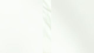 【麻花传媒视频】白嫩少女性爱玩弄大鸡巴爆草抽插高潮流水刺激