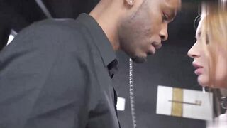 【麻花传媒视频】俄罗斯美女喜欢粗鸡巴那种疯狂暴插的感觉