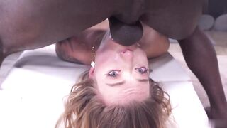 【麻花传媒视频】人妻吃鸡吧深喉开心摸弄蛋蛋被疯狂肛交