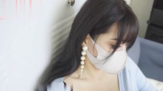 【麻花免费视频】新来的同事好骚，第一次来家里玩就给我口交