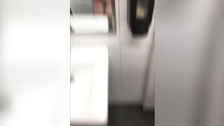 【麻花免费视频】《台湾情侣泄密》渣男背女友和其他女生在图书馆约炮被人发现被曝光