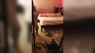 【麻花免费视频】《台湾情侣泄密》渣男背女友和其他女生在图书馆约炮被人发现被曝光