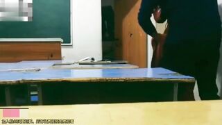 【麻花免费视频】真实姐弟乱伦_在教室抱住我极品姐姐强上有了第一次还想在楼道里操姐姐