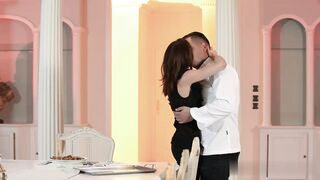 【麻花免费视频】蕾切尔·阿贾尼卧室性爱各种舔弄侧入高潮