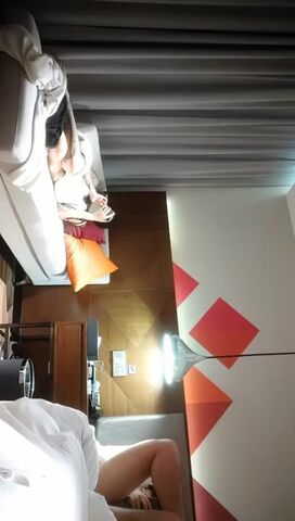 【麻花免费视频】化妆品专卖店的小三被打 衣服都扒奶子都露出来了太暴力 骑着凑 别说还挺漂亮