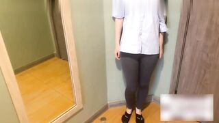 【麻花免费视频】反差小白领地下停车场脱了衣服才知道太极品了