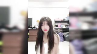 【麻花免费视频】台湾情侣自拍超漂亮的美女主持人被调教成小母狗