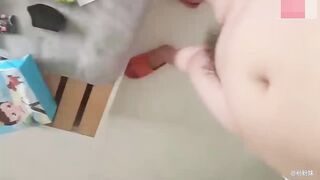 【麻花免费视频】家庭乱伦_淫妇为了满足饥渴骚逼把18岁儿子玩了