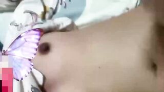 【麻花免费视频】母子乱伦 爸爸在客厅喝茶儿子潜入卧室把妈妈操了