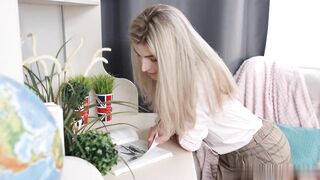 【麻花免费视频】梦露福克斯青少年学习和性爱约会深喉不断