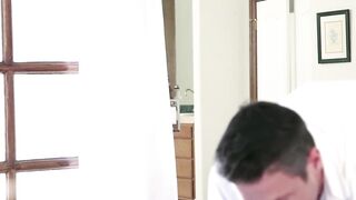 【麻花免费视频】老公给我按摩和大鸡巴庆祝周年纪念