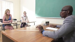 【麻花免费视频】迈克尔斯教授让布兰妮·莱特为她的不服从付出代价