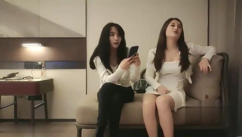 【麻花免费视频】两妹子先操一个笑起来甜美大长腿美女口交