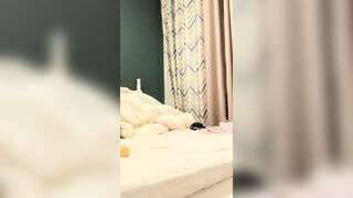 【麻花免费视频】长腿少女把芒果塞到逼逼里面两片阴唇都翻出来了