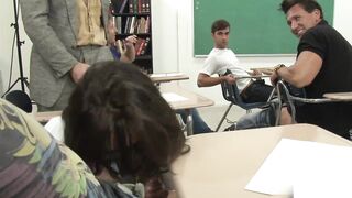 【麻花免费视频】学校老师与美女学生教师性爱各种姿势大战