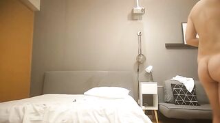 【麻花免费视频】外围场，外表清纯22岁小姐姐中场换套吹硬继续搞