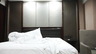 【麻花免费视频】约操巨乳骚女一线天肥穴手指揉搓扣弄大力撞击