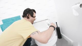 【麻花免费视频】荡妇莉莉奖励 乔迪和瑞奇帮助她热辣三人行