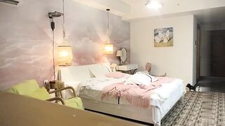 【麻花免费视频】胖头老哥约操兼职小姐姐跪地舔屌插嘴拉手后入