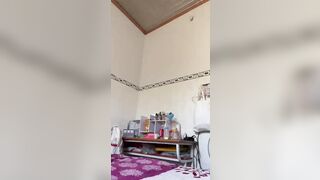 【麻花免费视频】高中大奶妹子 发育的真好 放学回家就抠逼给男友看2