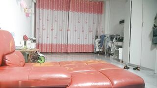 【麻花免费视频】大内密探008精品，爆操02年兼职嫩妹，抠的奶子直晃悠！