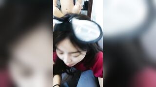 【麻花免费视频】甜美极品大学生要下海，沙发上看大片提前学习！