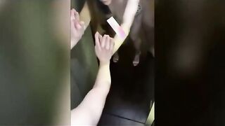 【麻花免费视频】老公破产人妻出轨，手机里被老公发现出轨做爱视频！