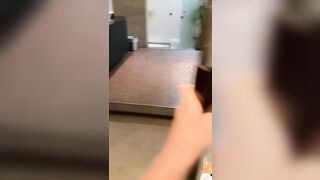 【麻花免费视频】过生日请短发女同事唱k,然后激情肉搏没想到平时挺矜持的女人竟然大量喷水