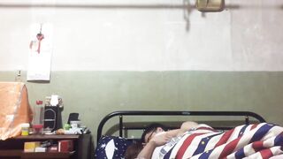 【麻花免费视频】反差婊女神偷情八块腹肌猛男，出租屋性爱流出，对白淫荡至极