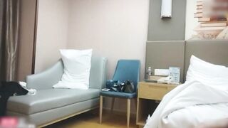 【麻花免费视频】开局太骚的代价，被操到捂肚子求饶